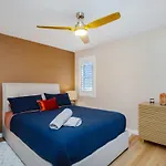 1 Bedroom Gem With Aircon Stroll To Beach