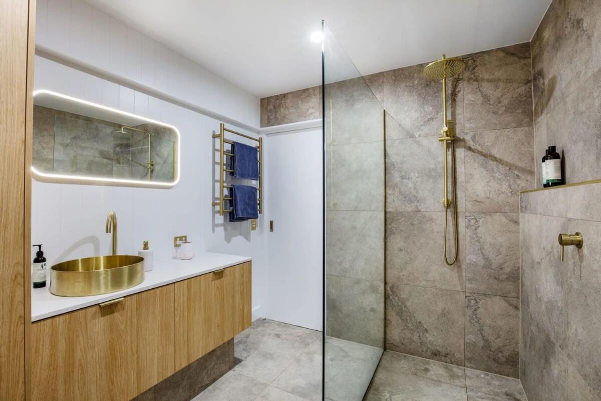 1 Bedroom Gem With Aircon Stroll To Gold Coast